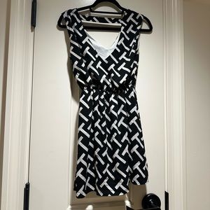 Black and White T-Print Size Small Dress